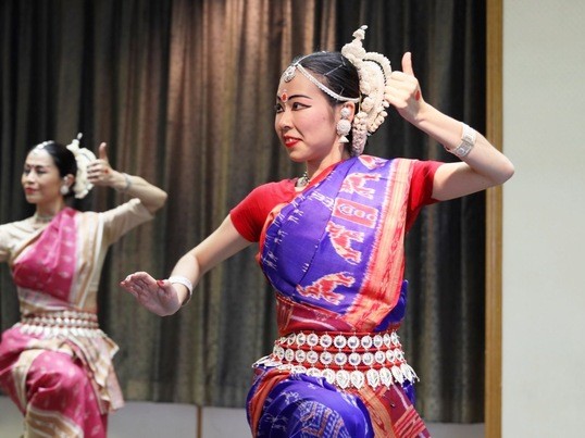 インド 油彩 シアヴァックス チャブダ作 インド舞踊 額装 オリッシーダンス インド 油彩 シアヴァックス チャブダ作 インド舞踊 額装 オリッシー