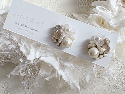 おもちママ♡です。ビジュー.ハンドメイド♡イヤリング♡ おもちママ♡様専用です。ビジュー.ハンドメイド♡イヤリング