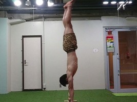 渋谷 恵比寿の 倒立の基本の き がわかるレッスン In 渋谷 ミライlabo By 池田 仁 ストアカ