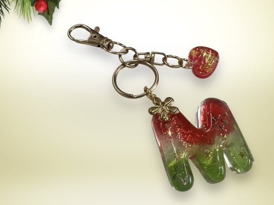 レジンでつくるアルファベットキーホルダー（小1以上保護者同伴