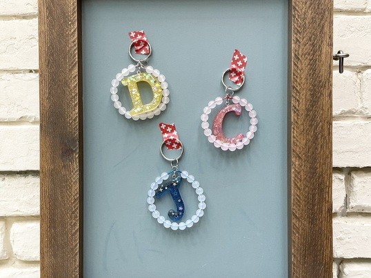 レジンで作る2トーンイニシャルキーホルダー(4歳～保護者同伴参加可