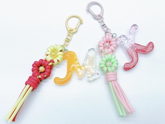 パラコードとレジンで作るイニシャルキーホルダー（4歳～保護者同伴可