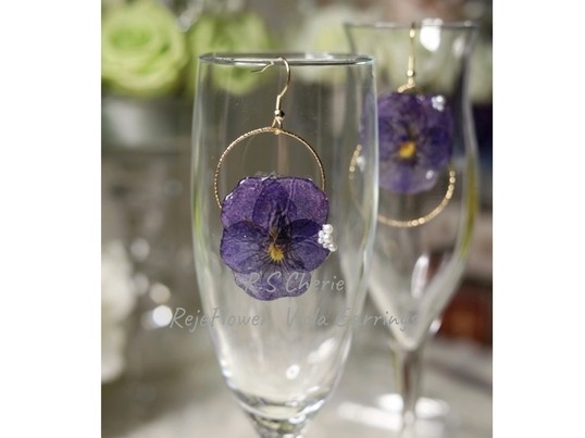 京都市内の ビオラの押し花のレジンアクセサリー By 山下 紀子 ストアカ