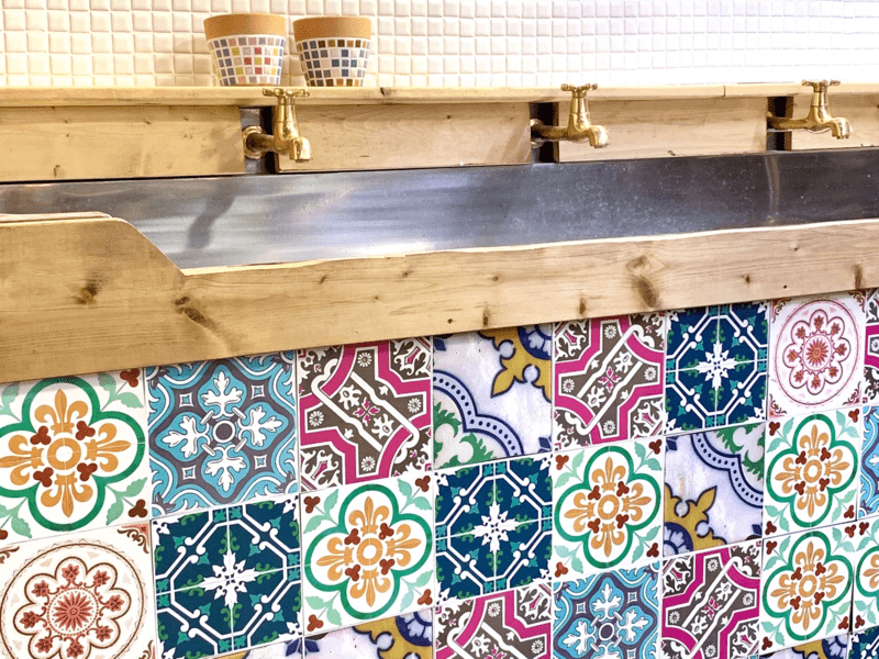 三軒茶屋 二子玉川の Tukuriba5周年 Fes 洗面コーナーの壁にタイルを貼る By Tukuriba タイル講師 ストアカ