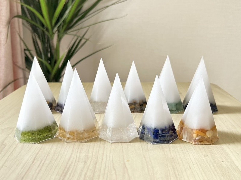 天然石が入った盛り塩オルゴナイト作り ※オンラインも可 天然石が入った盛り塩オルゴナイト作り ※オンラインも可