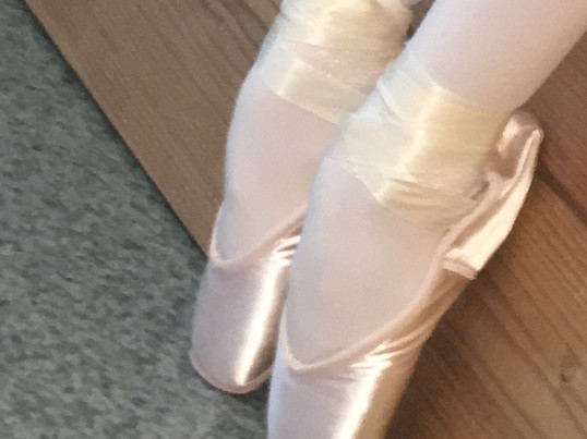 春休み バレリーナのキレイな足作り 甲出し 膝 内転筋 体験会 By Rina Ito ストアカ