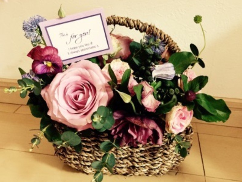 銀座 大手町の 小花やつたで動きをつける手法を学ぶ 生花バスケットアレンジ By 清田 かなこ ストアカ