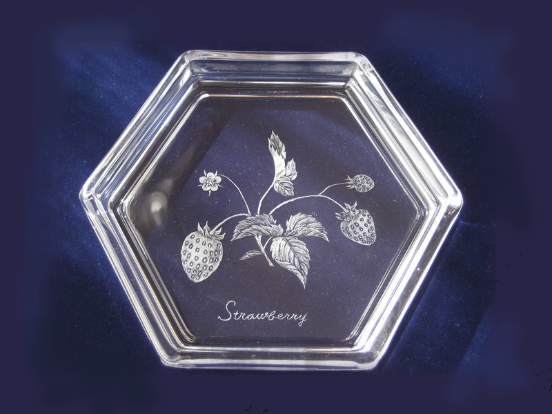 銀座 大手町の 初めてのグラスリッツェン ふっくらつやつやいちごのプレートを彫る By 木下 浩子 ストアカ