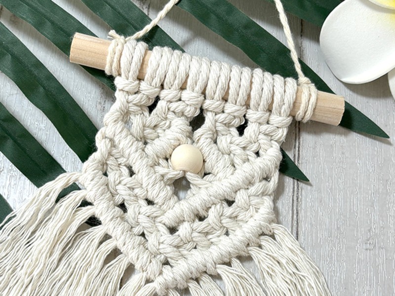 初心者さん】流木を使ってマクラメミニタペストリーを作りましょう