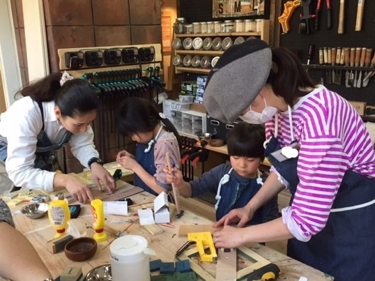 三軒茶屋 二子玉川の 親子diy教室 ウッドピースでつくるオリジナルクロック By Tukuriba 講師 ストアカ