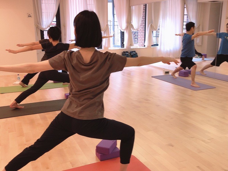 渋谷 恵比寿の 表参道 骨盤 股関節ヨガ 骨盤調整効果 少人数制でリラックス By 戸井田 ノリシゲ ストアカ