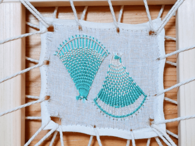 ニャンドゥティ伝説織　額縁入り12輪の白いお花　珍しい　レース　刺繍 ニャンドゥティ伝説織 額縁入り12輪の白いお花 珍しい レース
