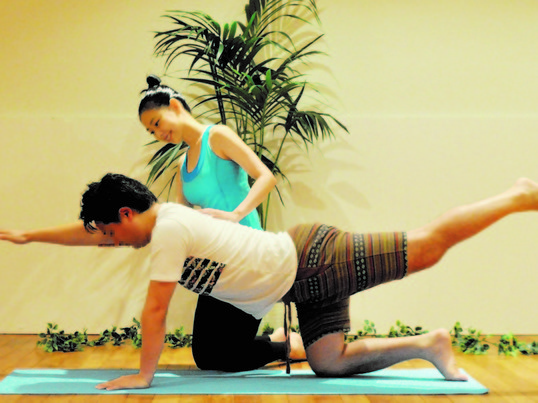 新宿 代々木の 男性 未経験歓迎 少人数 駅近 体が固い人のための全身を緩めるヨガ By 沖 ともみ ストアカ