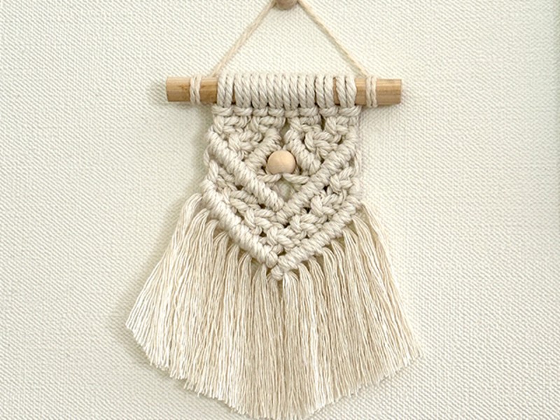 初心者さん】流木を使ってマクラメミニタペストリーを作りましょう