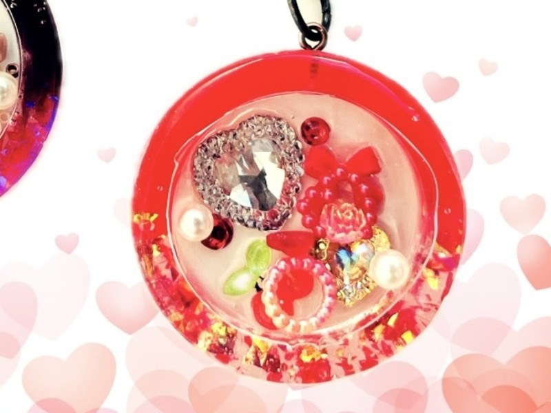 シャカシャカゆれる～レジンのキーホルダー（4歳以上親子参加可