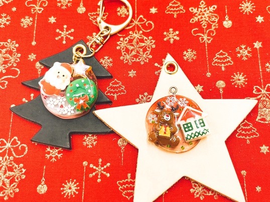 レジンとレザーで作るクリスマスのキーホルダー（4歳以上親子