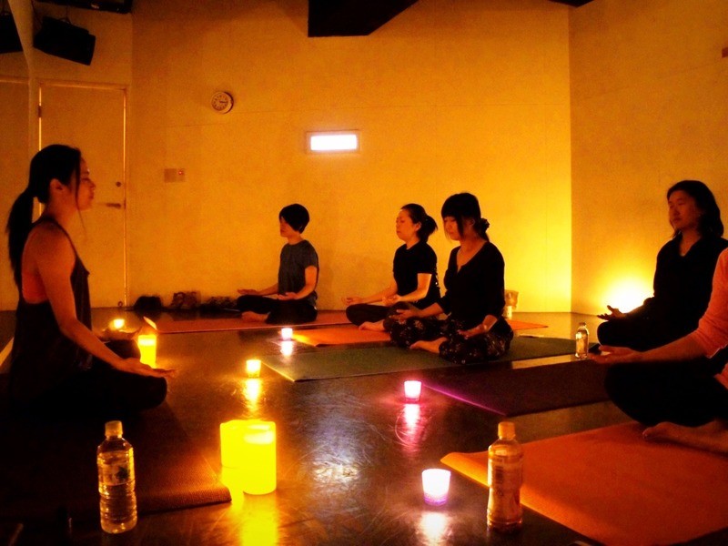 キャンドルの灯りでリラックス♪ 市川あまみのCandleYogaの画像