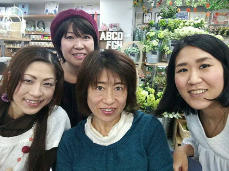 大阪市内の ワクワク 楽々 カンタンにできる手描き絵レジンアクセサリーヘアゴム By 松木 紀子 ストアカ