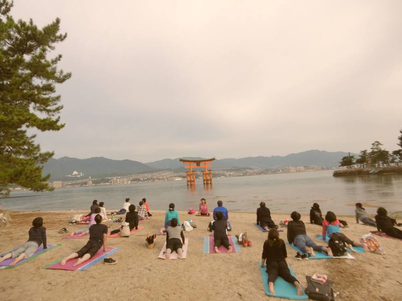 厳島神社早朝奉納ヨガの画像