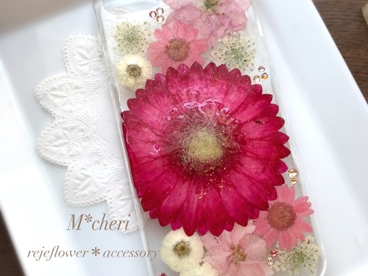 横浜 みなとみらいの Uvレジン レジュフラワー押し花スマホケースレッスン By 堀 桃依 ストアカ