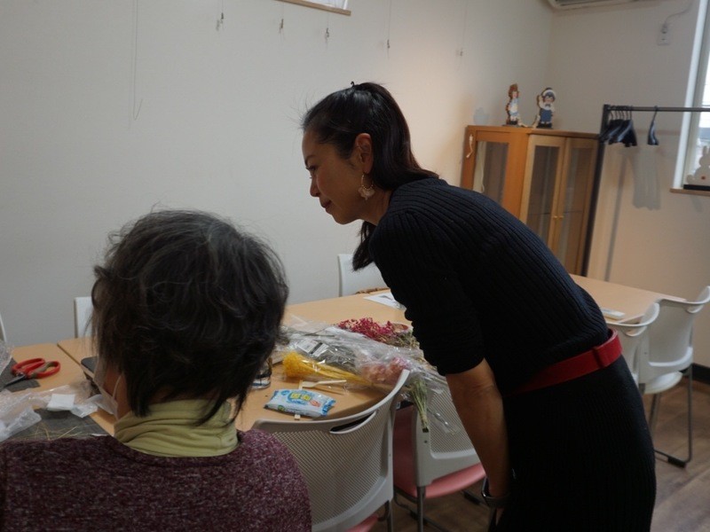 銀座 大手町の 小花やつたで動きをつける手法を学ぶ 生花バスケットアレンジ By 清田 かなこ ストアカ