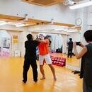 元警察官が指導する実践的護身術の講座の風景