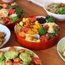 生まれた時から菜食で生活する講師が教える野菜料理の講座の風景