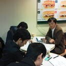 疎通の課題を解決する教室の講座の風景