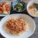 生まれた時から菜食で生活する講師が教える野菜料理の講座の風景