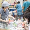 可愛い布合わせでカルトナージュの講座の風景