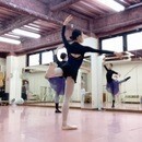 大人が『全力で楽しく』踊るためのバレエスタジオの講座の風景