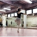 大人が『全力で楽しく』踊るためのバレエスタジオの講座の風景