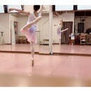 大人が『全力で楽しく』踊るためのバレエスタジオの講座の風景