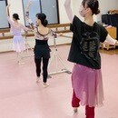 大人が『全力で楽しく』踊るためのバレエスタジオの講座の風景