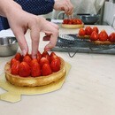 感動する美味しさに出会えるお菓子作りの講座の風景