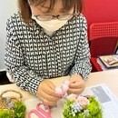 花の魔法でこころの平穏な日常を　フラワースクールの講座の風景