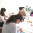 講師歴8年の専門家が教える本格カルトナージュの講座の風景