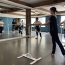 体が硬くても安心♡ ゆっくり始める大人バレエの講座の風景