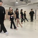 一般/モデル/コンテスタントのウォーキングレッスンの講座の風景