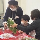 趣味に仕事に生かせる独自開発のフラワーリース教室の講座の風景