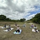 瞑想・ヨガ講師NAGISAの講座の風景