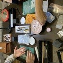 粘土が99.9%の純銀に！シルバーアクセサリー教室の講座の風景