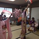 海外でも役立つ日本文化を学ぶ🌸初めて習う日本舞踊の講座の風景