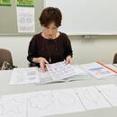お絵かきするだけでセラピー効果が期待できるさの講座の風景
