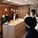 ゲーム感覚で楽しみながら違いを実感できるワイン教室の講座の風景
