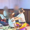 疲弊しない働き方を伝えるタイマッサージ講師の講座の風景