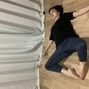 寝転んで行うバレエトレーニングの講座の風景