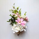 日常を離れて心が和むドライフラワーの花束作りの講座の風景