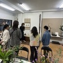 副家元教場で四季折々の花材で楽しくお稽古が出来ますの講座の風景