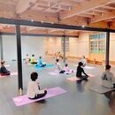 心身をほぐして整えるマタニティヨガの講座の風景